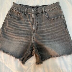 High rise gray shorts